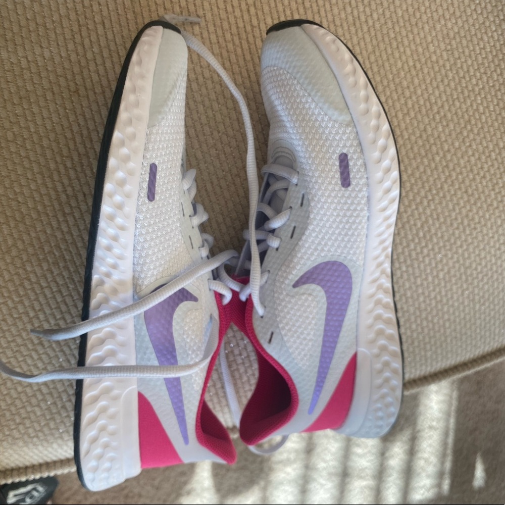 Nike revolution size 6 youth color white, pink, and purple